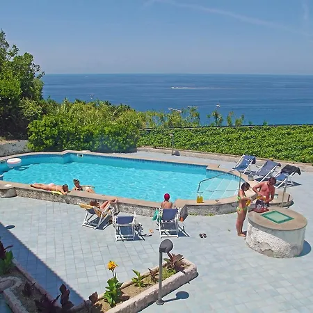 بيت شباب Paradise Beach - *