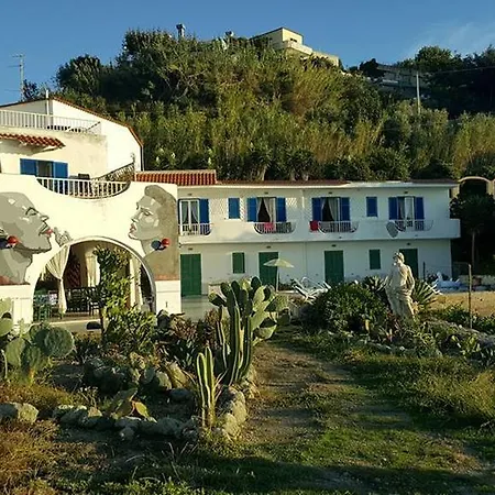 بيت شباب Paradise Beach - *
